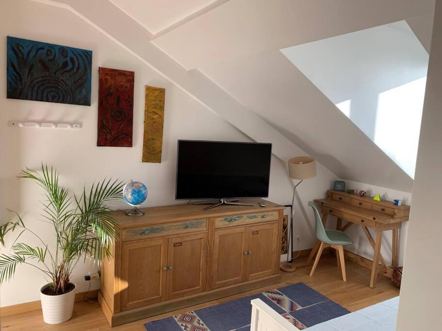 Charmant Studio A Proximite De La Gare Rer A Chatou Extérieur photo